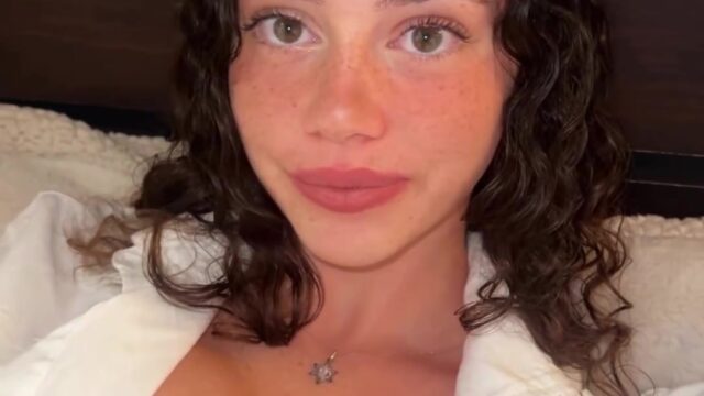 Gali Golan/Gali_gool  video showing off her big breasts!!!