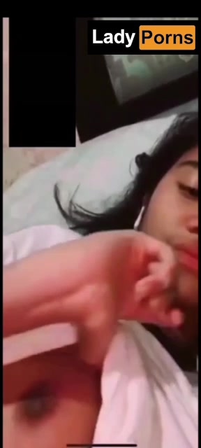 Azizah Salsha  video lifting her shirt shows off her nipples!!!