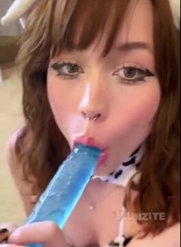 Toothlessteddie / Ikunzite  nude masturbating with dildo!!!