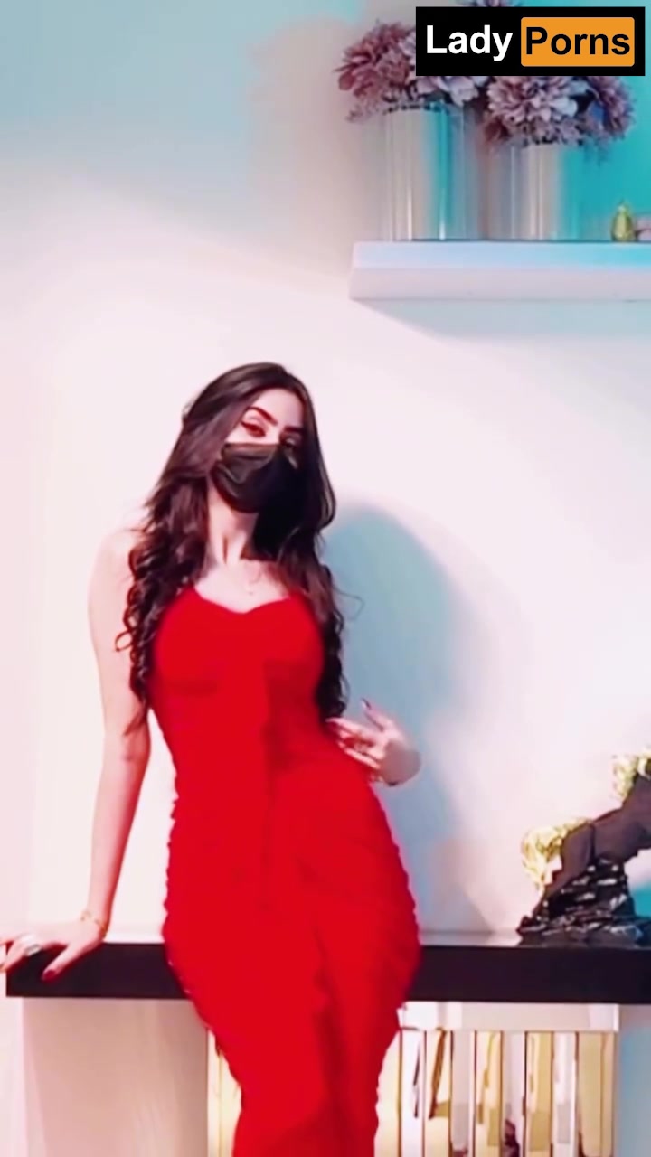 TikToker Pakistani Isha Rana viral video is so sexy!!!