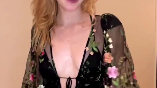 Willow Shields hunger games nude showing off her topless!!!