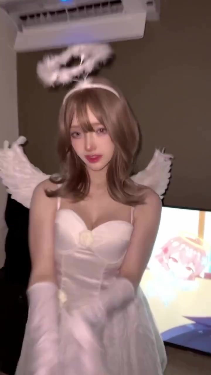 Alalten exposed new porn video showing off her huge breasts!!!