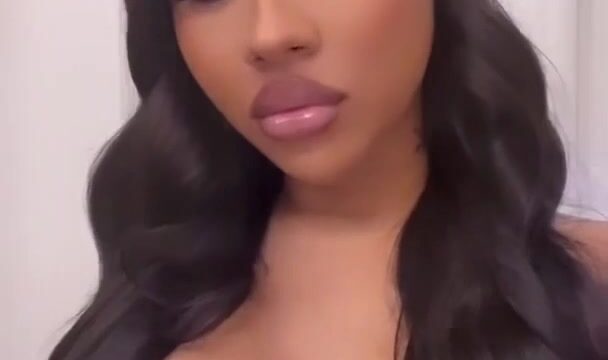 Ari Fletcher nude video shows off her big breasts!!!