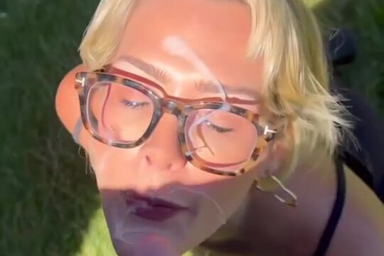 Savvy Suxx Onlyfans has sex with boyfriend in public garden!!!