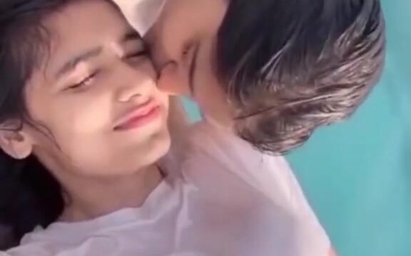 Pakistani actress Aina Asif viral video lesbian in the pool!!!