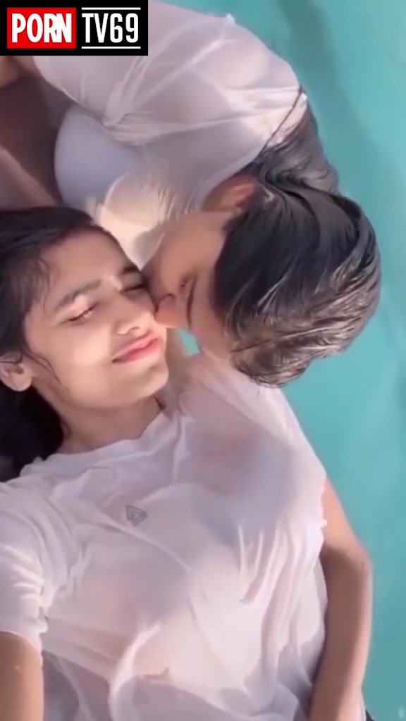 Pakistani actress Aina Asif viral video lesbian in the pool!!!