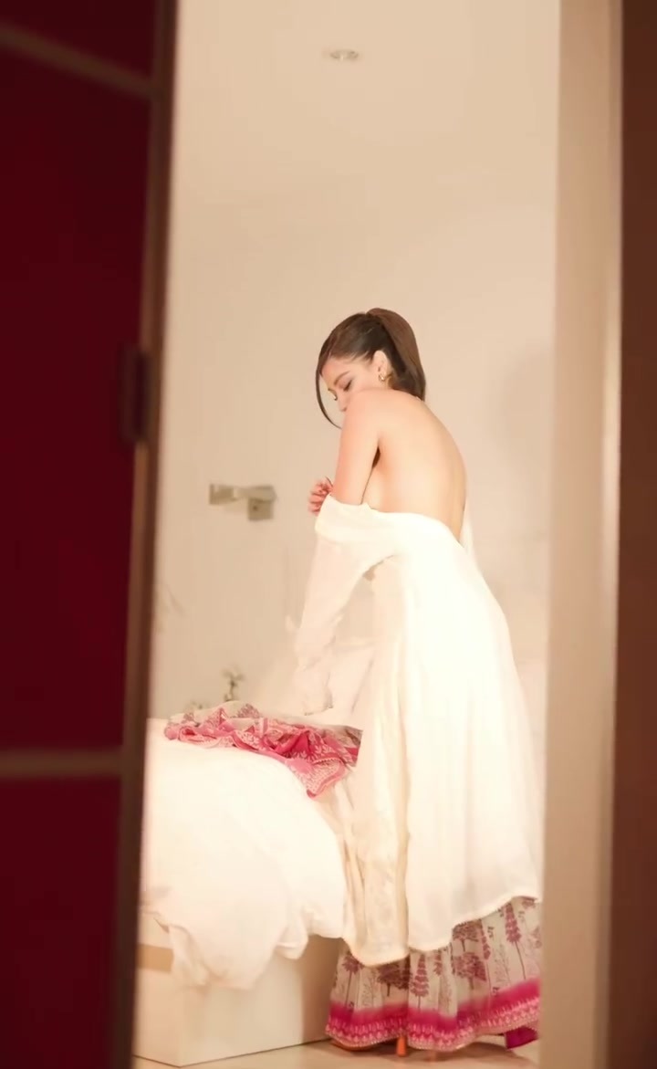 Diva Flawless Nude video of her changing clothes!!!