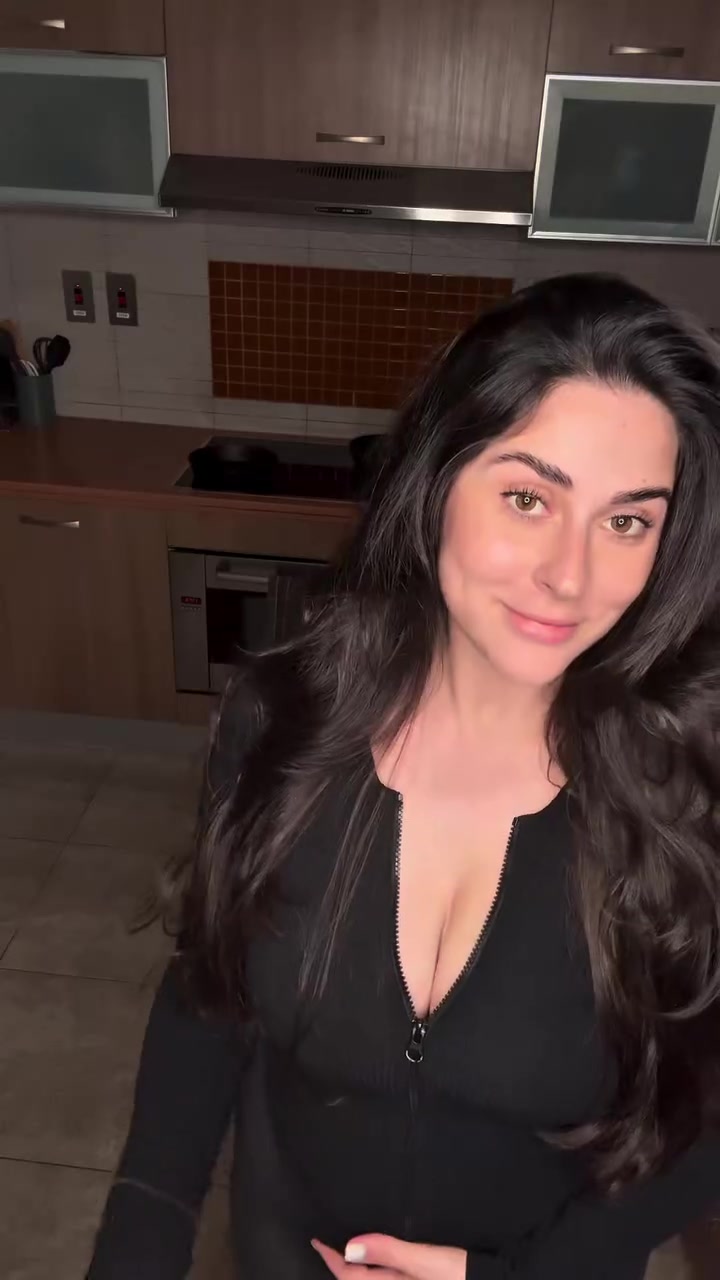 PrincessFromBabylon Onlyfans showing off her big tits!!!