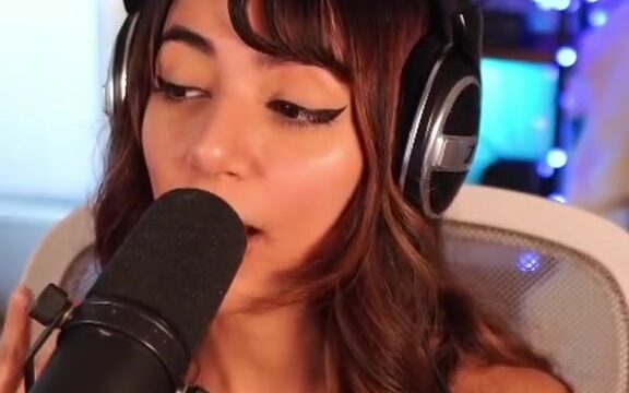 Denims Onlyfans Showing Off Her Big Boobs On Live Stream