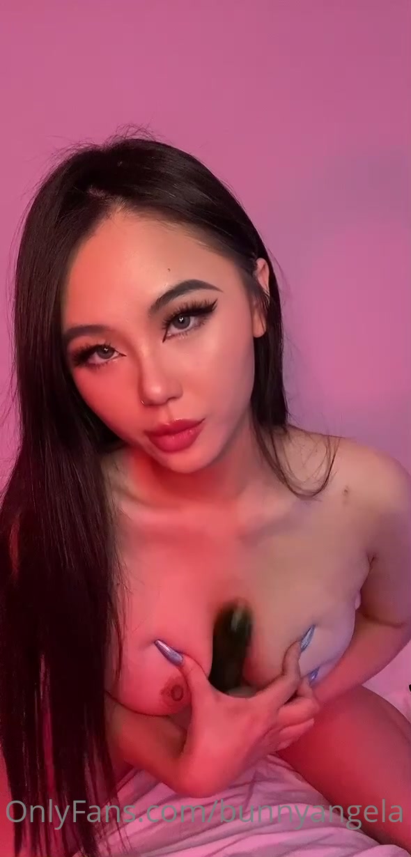 Angi Yang / Angiyang Onlyfans Masturbates Naked With Dildo