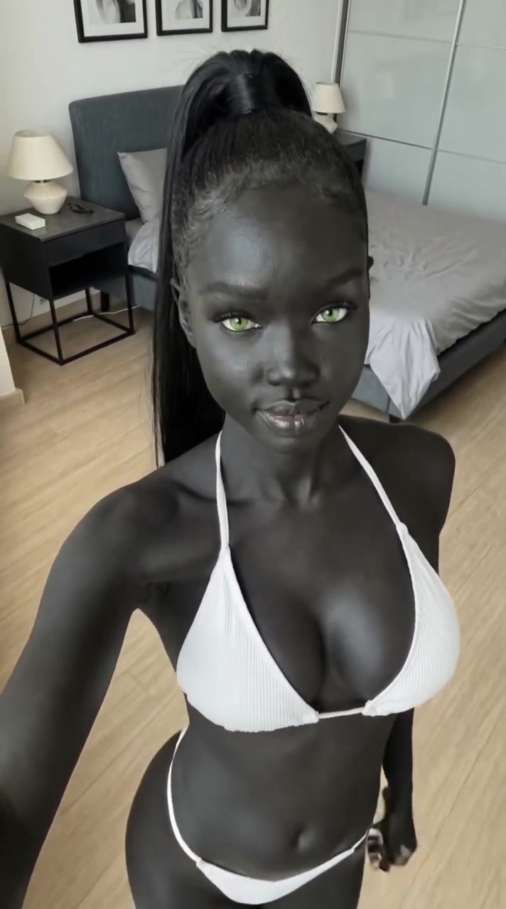 Kia Tyller – Nude Shows Off Her Sexy Body