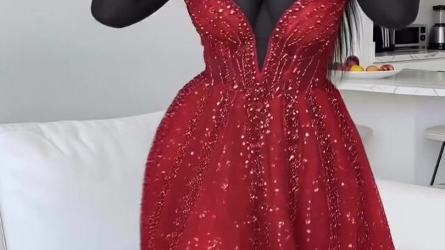 Alicia Kinnaird – Does Her Sexy Bust Captivate You???