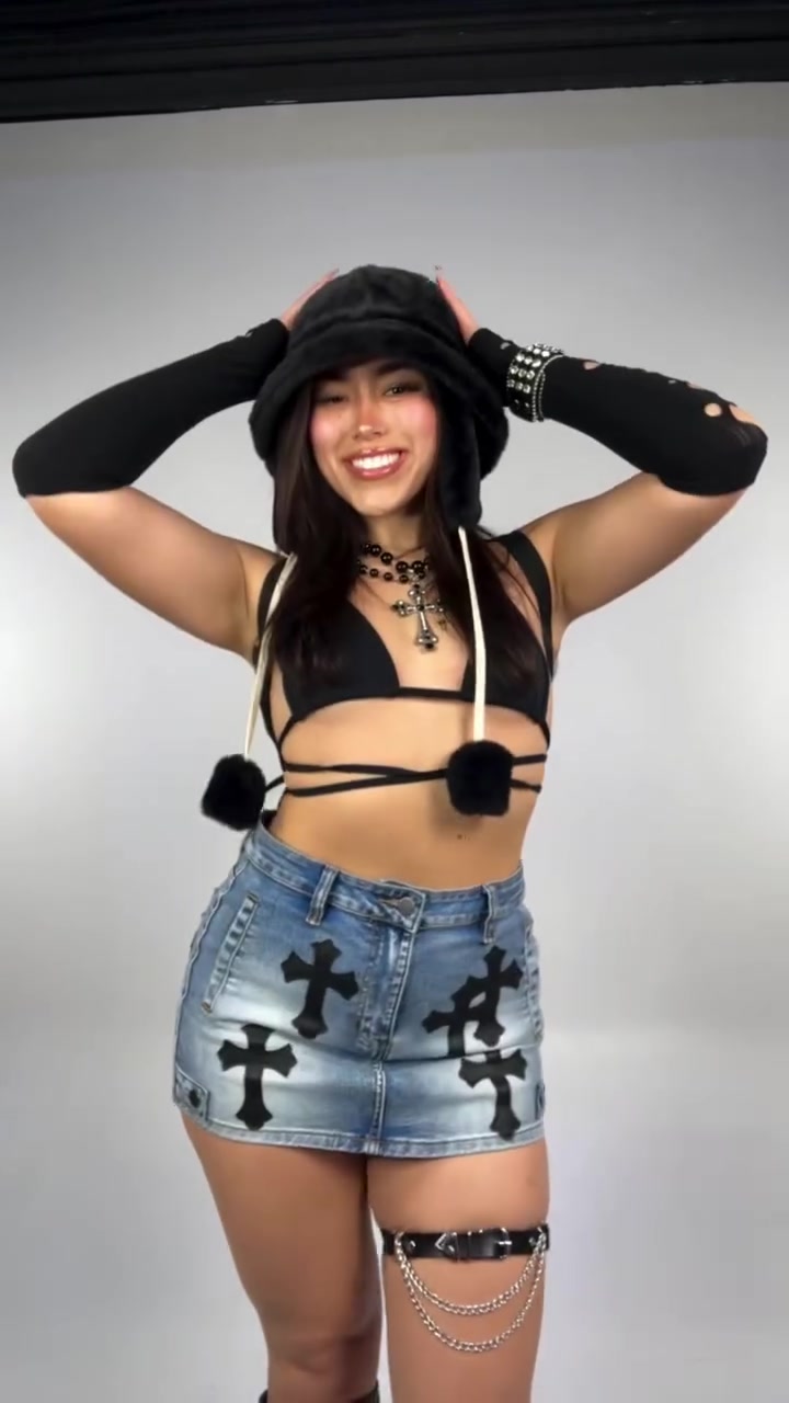 Cathy Cakes Aka CathyCakes Shows Off Her Hot Body